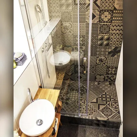 Homestay Comfort And Style In Center With Ensuite Bathroom On Schaafenstrasse Cologne