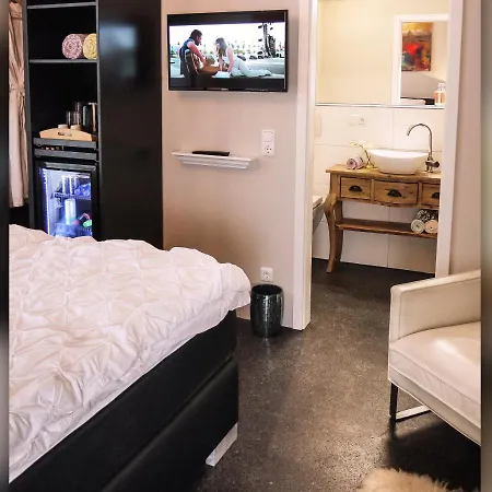 Homestay Comfort And Style In Center With Ensuite Bathroom On Schaafenstrasse