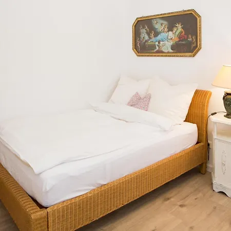 Apartment 82 Vietorstrasse Cologne