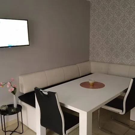 Near Tradefair And 8 Min. Apartment