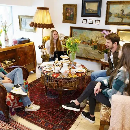 Tante Alma's Lasthaus Am Ring 3*