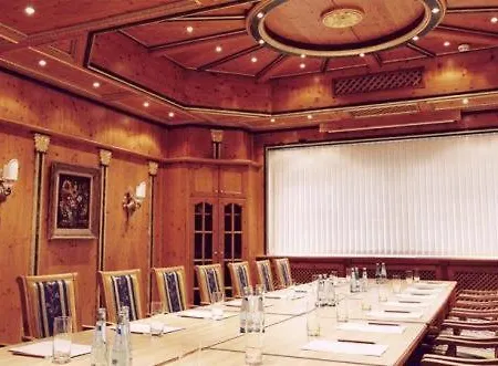 Kaiser Am Wiener Platz Hotel