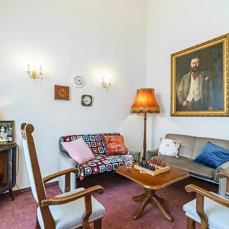 Tante Alma's Lasthaus Am Ring Hotel 3*