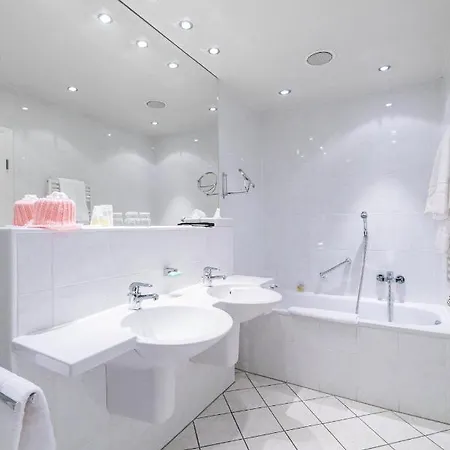 Hotel Tante Alma's Lasthaus Am Ring 3*