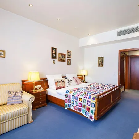 Hotel Tante Alma's Lasthaus Am Ring Köln