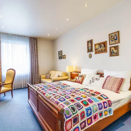 Tante Alma's Lasthaus Am Ring Hotel 3*