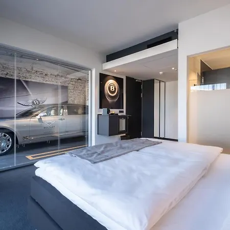 V8 At Motorworld Hotel