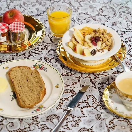Tante Alma's Lasthaus Am Ring 3* Köln