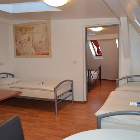 Vandrarhem Koelnotel Hostel, & *