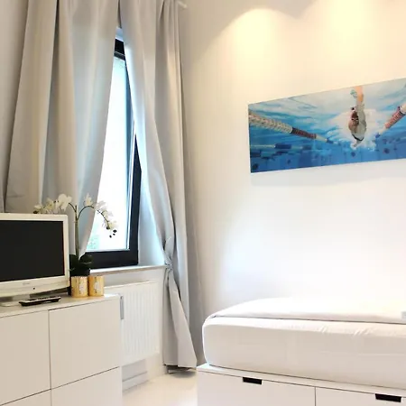Shared A-partment • Moebliertes In - Ehrenfeld ! ケルン