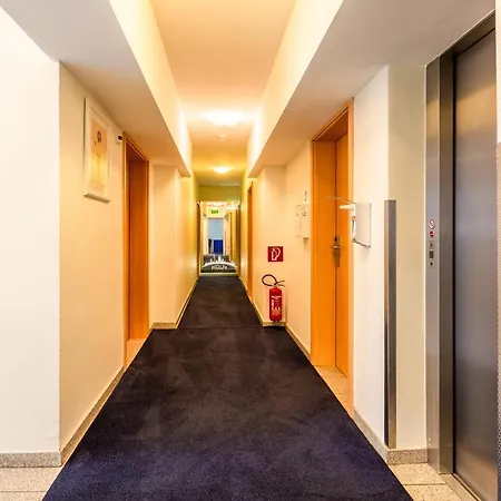 Arena Hotel 2*