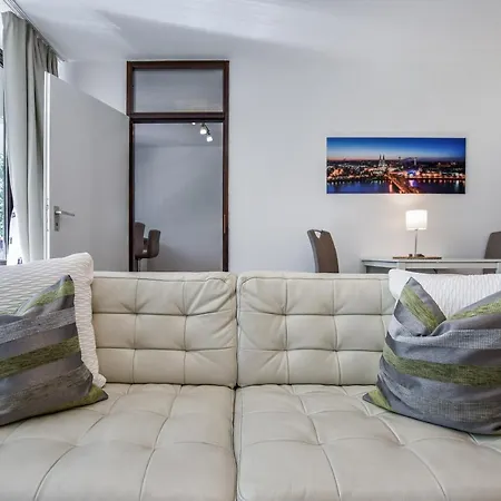Domicile *