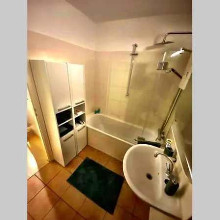 2 Zimmer Apartment Mit Blick Auf Den Koelner Dom