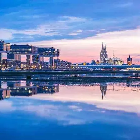 2 Zimmer Apartment Mit Blick Auf Den Koelner Dom Apartment *
