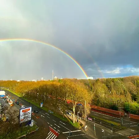 2 Zimmer Apartment Mit Blick Auf Den Koelner Dom