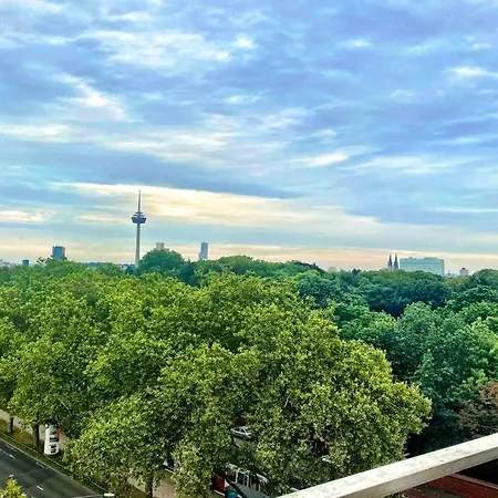 2 Zimmer Apartment Mit Blick Auf Den Koelner Dom Apartment Cologne