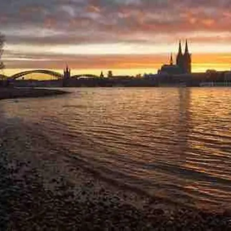2 Zimmer Apartment mit Blick auf den Kölner Dom Apartment *