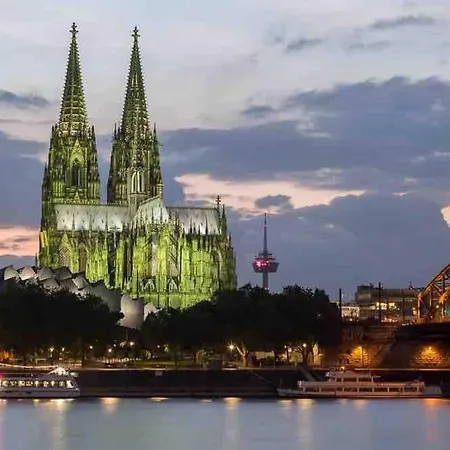 Apartment 2 Zimmer Apartment Mit Blick Auf Den Koelner Dom *