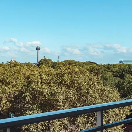 2 Zimmer Apartment Mit Blick Auf Den Koelner Dom *