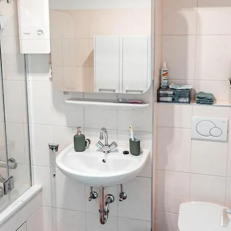 2 Zimmer Apartment Mit Blick Auf Den Koelner Dom Apartment