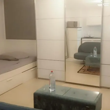 Apartment Mit Schoener, Moderner Einrichtung Cologne