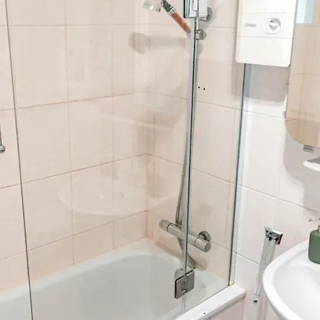 2 Zimmer Apartment Mit Blick Auf Den Koelner Dom Apartment