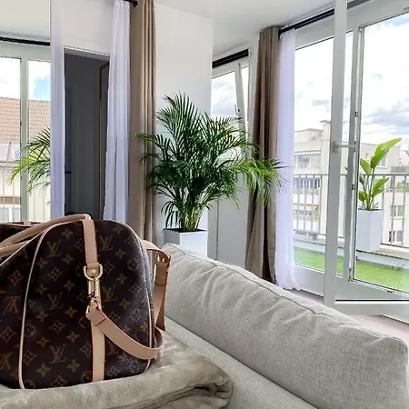 Dani Stylish Minimal Innercity Terrace Apartment *