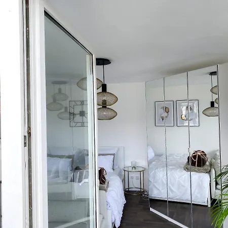 Apartment Dani Stylish Minimal Innercity Terrace