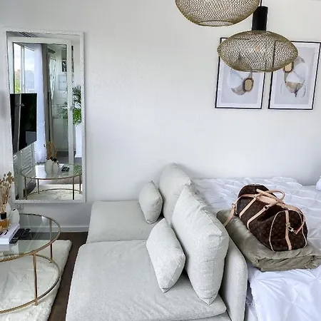 Dani Stylish Minimal Innercity Terrace Apartment Cologne