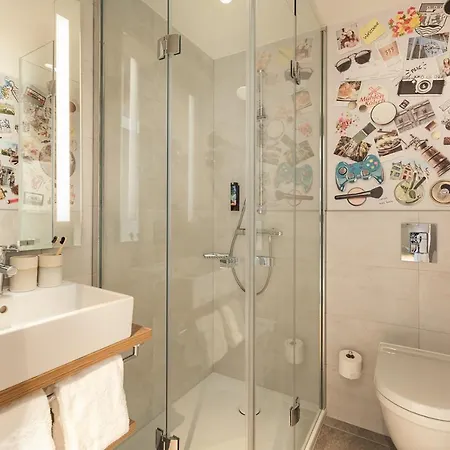 - The Niu, Mill Muelheim, An Ihg 3* Köln