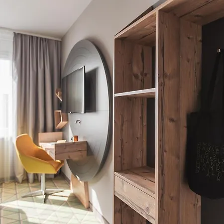 - The Niu, Mill Muelheim, An Ihg Hotel Köln