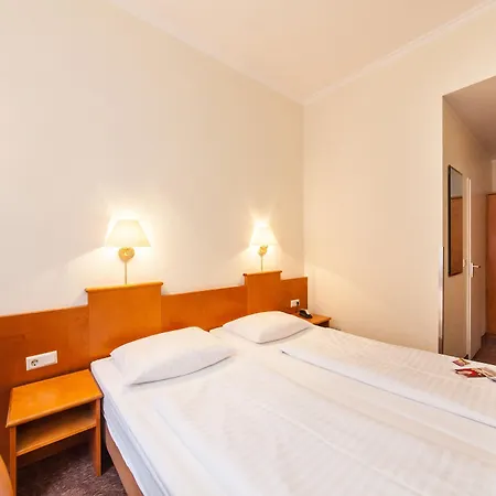 Hotel Ahl Meerkatzen 3*