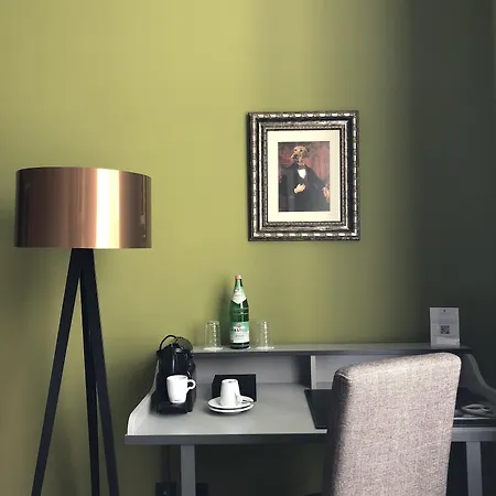 The Ascot Отель