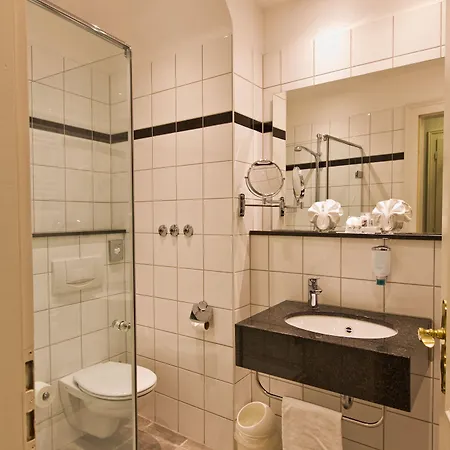 Astor & 4*