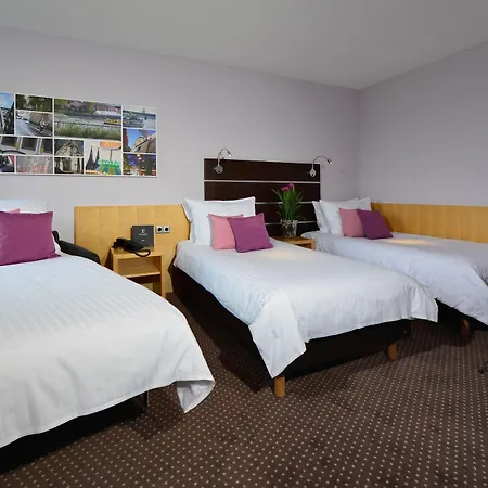 Uhu Garni Hotel 3*