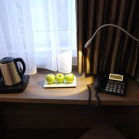 Hotel Dom Am Romerbrunnen 3*