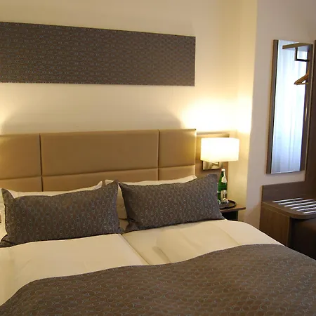 Dom Am Romerbrunnen 3* Colonia