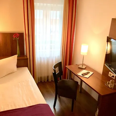 Hotel Triton