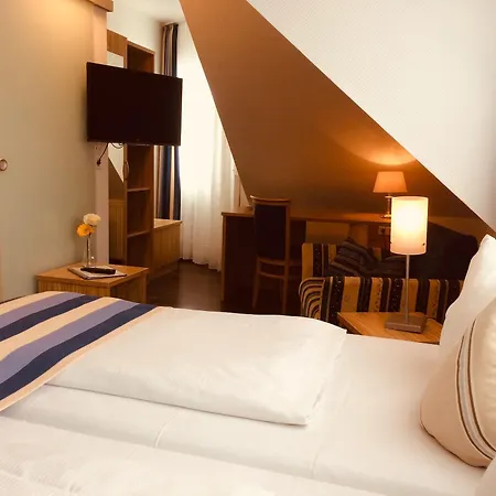 Triton Hotel 3*