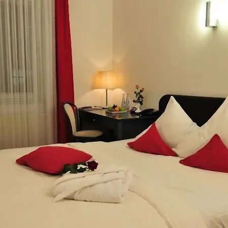 Cerano Am Dom Hotel 3*