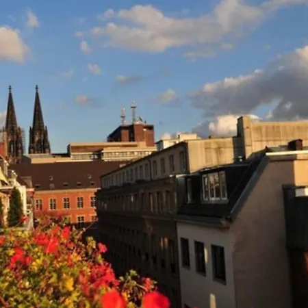 Cerano Am Dom 3*