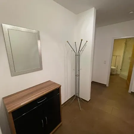 2 Möbliert Zentrale Lage In *