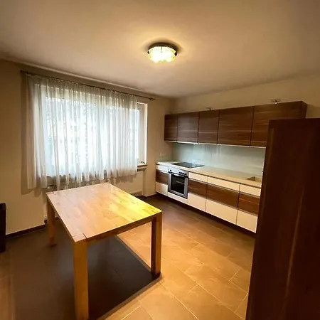Apartment 2 Möbliert Zentrale Lage In *