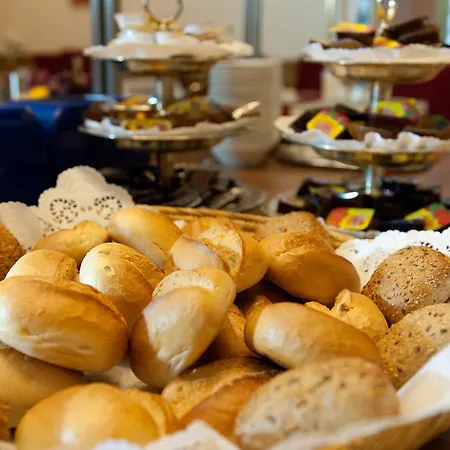 فندق Esplanade 3*
