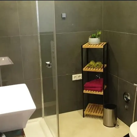 Mit Schoener, Moderner Einrichtung Apartment *