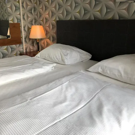 Moji Hotel 2*