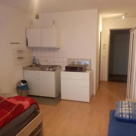 Apartment Dreams 23h *