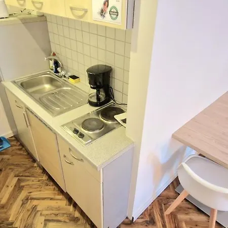Apartment In Dellbruck Frisch Renoviert, 300 Meter Bis Zur Strassenbahn, Ruhige Lage Cologne