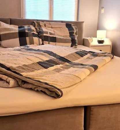 In Dellbruck Frisch Renoviert, 300 Meter Bis Zur Strassenbahn, Ruhige Lage Apartment *