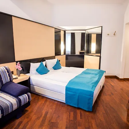 Boutique 003 Am Dom, Trademark Collection By Wyndham 3* Colonia